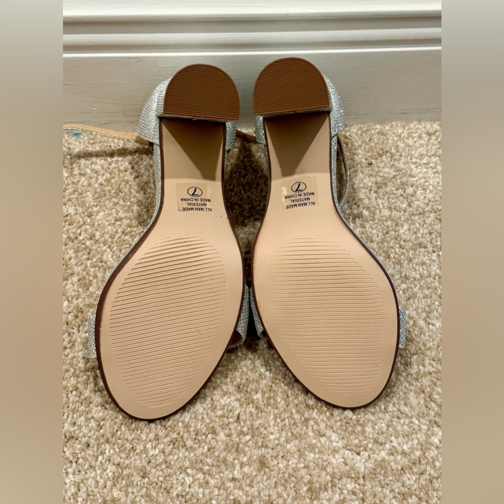 Elegant Silver Women's Heels - Picture 4 of 7